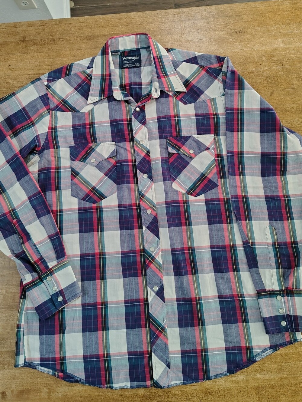 Vintage Wrangler Pearl Snap Cowboy Cut Regular Fit X-Long Tails Button Down Shir